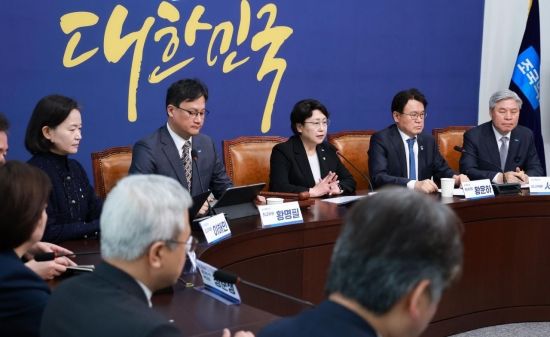 김선민 조국혁신당 당대표 권한대행이 24일 국회에서 열린 최고위원회의에서 발언하고 있다. 2025.3.24 김현민 기자