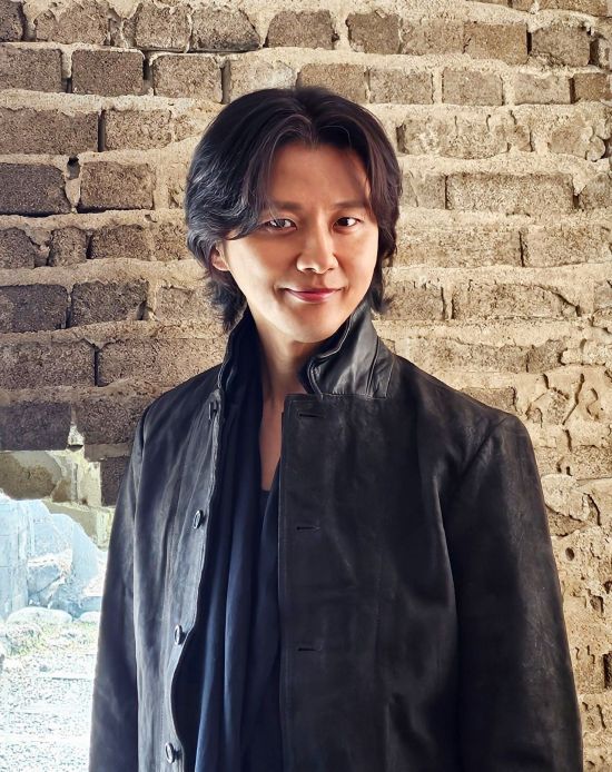 가수 김현성이 지난달 30일 서울 강남구 논현동에서 진행된 인터뷰에 임하고 있다. 넥스타엔터테인먼트