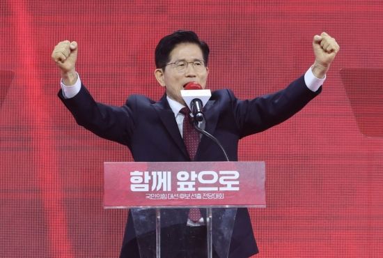 김문수 국민의힘 대통령 후보가 3일 경기 고양시 킨텍스에서 열린 5차 전당대회에서 최종 후보로 확정된 후보 수락 연설을 하고 있다. 2025.05.03 윤동주 기자