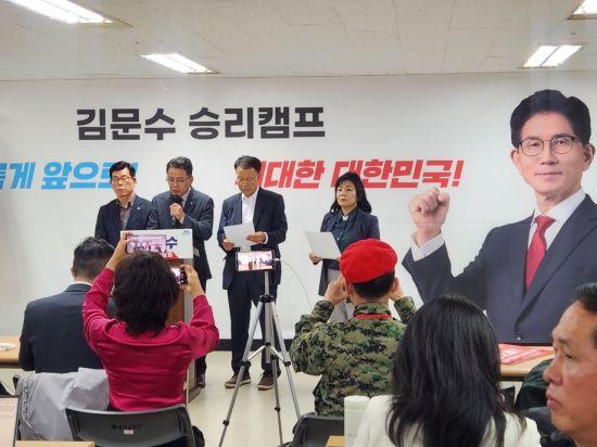 국민의힘 원외 당협위원장 8인은 7일 법원에 당 전국위원회와 전당대회 개최를 중단해 달라는 내용의 가처분 신청을 했다고 밝혔다. 사진=최유리 기자