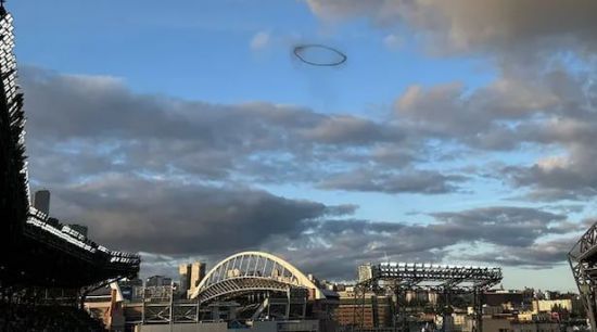 지난 3월 29일 시애틀 하늘에서 목격된 검은 고리. 폭스웨더