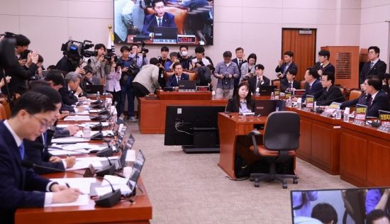 정청래 국회 법사위원장이 14일 국회에서 열린 법제사법위원회 전체회의를 주재하고 있다. 2025.5.14 김현민 기자