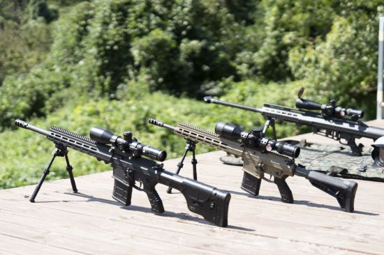 SNT모티브가 생산한 STSR23 20인치, STSR23 18인치, STSR20 대물 저격용 소총(왼쪽부터). (사진제공=SNT모티브)