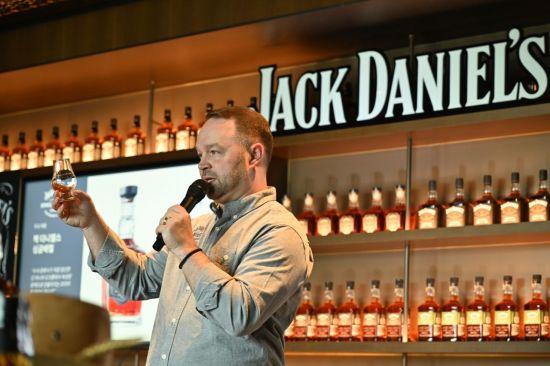 잭 다니엘스의 마스터 디스틸러 '크리스 플레처(Chris Fletcher)'