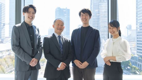 TSMC 디자인 테크놀로지 재팬에서 재팬 디자인 센터장을 맡고 있는 야스이 타쿠야(사진 중앙 왼쪽)씨와 직원들. 사진=TSMC 디자인 테크놀로지 재팬 홈페이지