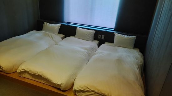 일본 오사카 동쪽 외곽 후세지역에 만들어진 세카이 호텔. 사진은 세카이 호텔의 침실. 사진=김형민 기자