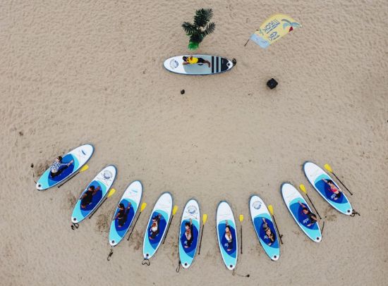 해변에서 진행하는 SUP요가