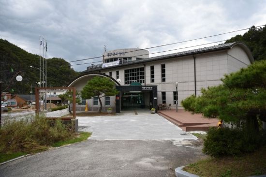 경북 봉화 청량산에 위치한 박물관 전경