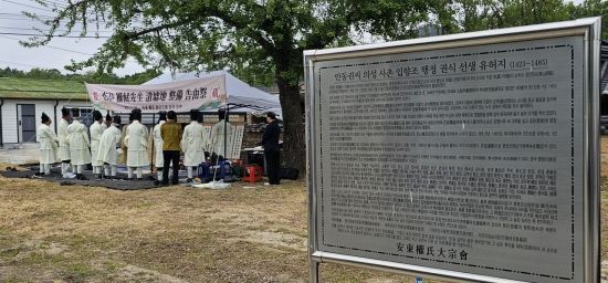 행정 권식 선생의 유허지 표지판이다.