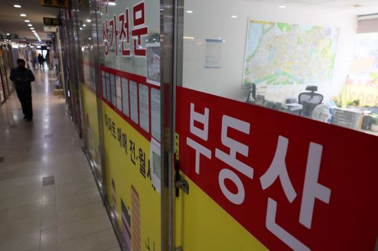 서울 송파구 한 상가의 부동산 모습. 연합뉴스