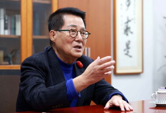 더불어민주당 공동선대위원장인 박지원 의원은 "변수가 있다면 이재명 후보의 신변안전 문제일 것"이라고 말했다. 김현민 기자