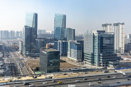 화성 동탄테크노밸리 전경. 인구 41만명의 동탄신도시는 풍부한 일자리를 기반으로 베드타운 위주의 기존 신도시와 차별화하는 새로운 성공 사례로 평가된다. 화성시 제공