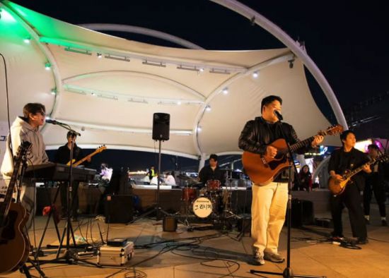 논란이 확산하자 그리니치 밴드는 "영화제 측에 종료 시간을 묻고 행사가 겹치지 않게 공연하려 했을 뿐 방해 목적은 없었다"면서도 "공연을 진행한 건 영화제에 항의할 목적도 있었다"고 전했다. 그리니치 인스타그램