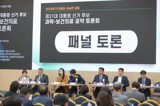 28일 서울 강남구 한국과학기술회관에서 열린 '제21대 대통령 선거후보 과학-보건의료 공약 토론회'에서 이주영 개혁신당 공동선대위원장이 발언하고 있다. 한국과학기자협회