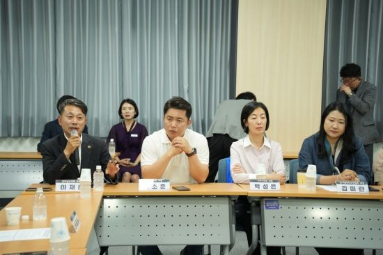 이재태 전남도의원은 광주·전남 공동 빛가람혁신도시 시즌 2를 위한 '경청 간담회'에서 혁신도시관리청 신설을 요구했다. 전남도의회 제공