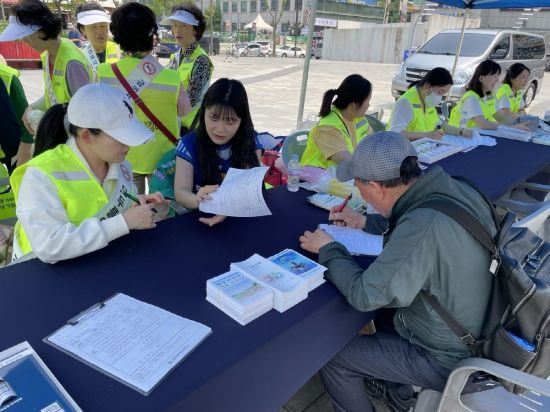 제38회 세계 금연의 날 홍보 캠페인(화정역 문화광장). 고양특례시 제공
