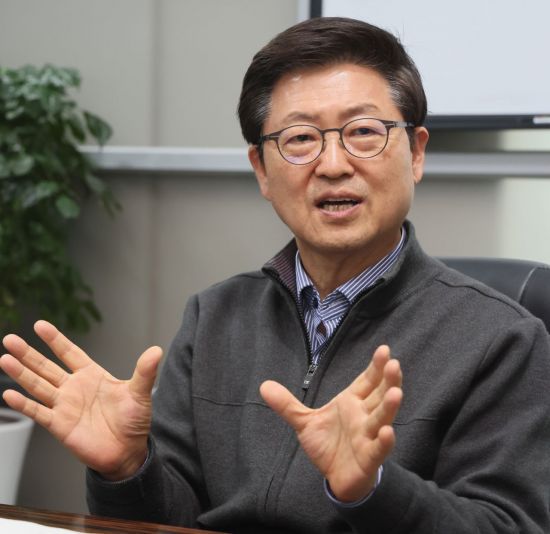 이형택 한국랜섬웨어침해대응센터장이 지난달 9일 아시아경제와 인터뷰를 하고 있다. (사진=윤동주 기자)