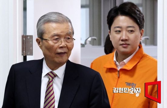 지난해 총선 당시 이준석 개혁신당 대표와 김종인 공천관리위원장의 모습. 김현민 기자