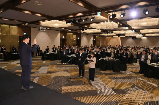 경북교육청 5급이상 공무원 213명이 갑질근절 선언식을 하고 있다.