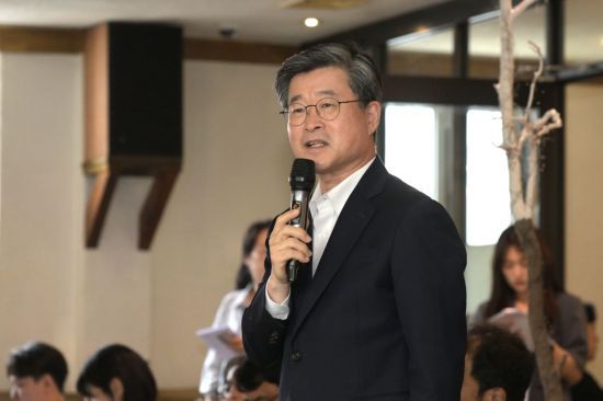 김길성 중구청장은 10일 기자간담회에서 “주민들이 변화를 실감할 수 있도록 집중 지원하고 주민들과의 스킨십을 넓혀가겠다”고 밝혔다. 중구 제공.