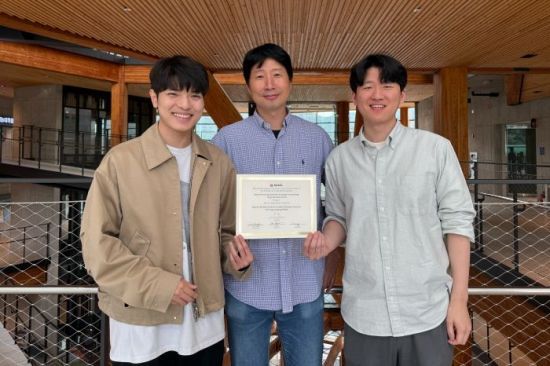 왼쪽부터 김강욱 서울대학교 컴퓨터공학부 연구원, 김건희 서울대학교 컴퓨터공학부 교수, 이세훈 서울대학교 컴퓨터공학부 연구원. 서울대학교