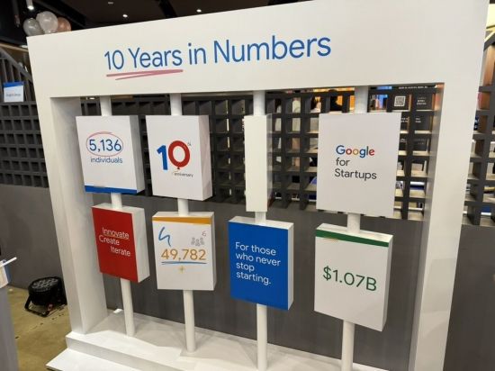 17일 오전 서울 강남구 구글 스타트업 캠퍼스 서울에서 진행된 개관 10주년 행사 '스타트업 AI 페스티벌'에 설치된 조형물. 이명환 기자