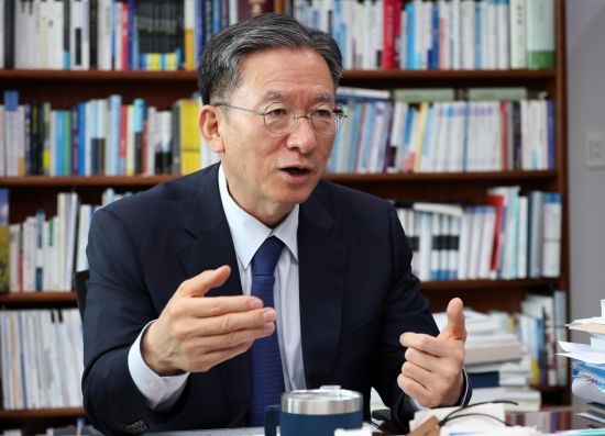 정성호 더불어민주당 의원이 17일 국회에서 아시아경제와 인터뷰를 하고 있다. 2025.6.17 김현민 기자