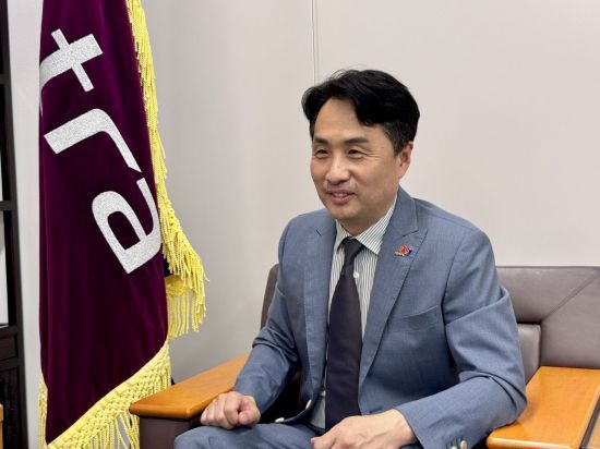 박용민 대한무역투자진흥공사(KOTRA·코트라) 일본지역본부장이 일본 도쿄에 위치한 코트라 일본지역본부에서 인터뷰를 진행하고 있다. 코트라.