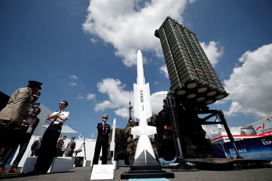 16일(현지시간) 파리 에어쇼에 출품된 아스터 미사일 방어체계의 모습. 아스터 미사일은 프랑스와 이탈리아가 공동개발한 방공시스템이다. 로이터연합뉴스