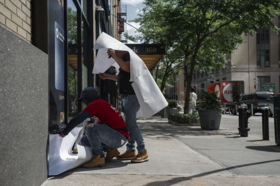 뉴욕뿐 아니라 필라델피아, 볼티모어, 워싱턴DC 등 대도시가 몰려 있는 다른 동부 연안 지역도 이날 최고기온 40도에 육박하거나 이를 웃도는 폭염이 지속됐다. AP·연합뉴스
