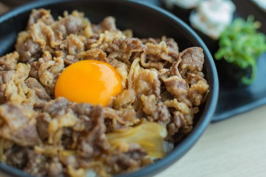 1899년 창업 이후 줄곧 덮밥류만을 고집해 온 요시노야가 면을 메뉴로 내놓는 것은 이번이 처음이다. 게티이미지