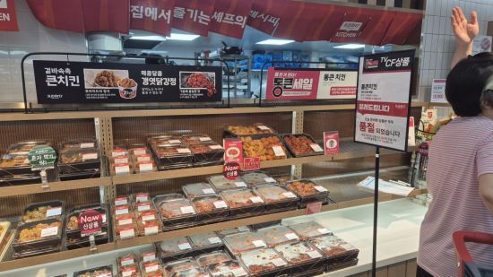 통큰치킨은 매장이 오픈한 지 1시간도 되지 않아 한정수량(200마리)까 모두 동났다. 이민지 기자.