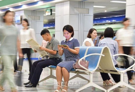 일본조선인총연합회 기관지 조선신보는 30일 북한 평양의 지하철이 편리하게 변하고 있다고 보도했다. 조선신보 연합뉴스