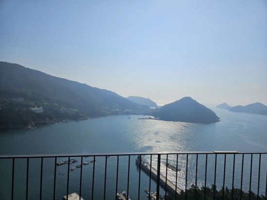 디럭스 오션뷰 평형 객실 내 테라스에서 바라본 풍경. 박재현 기자