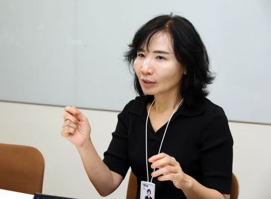 이연수 NC AI 대표가 경기도 성남시 분당구 판교 사무실에서 아시아경제와 인터뷰 하고 있다. 조용준 기자