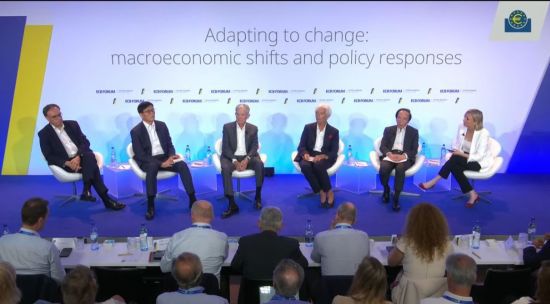 (왼쪽부터)앤드루 베일리 영란은행 총재, 이창용 한국은행 총재, 제롬 파월 미국 연방준비제도 의장, 크리스틴 라가르드 유럽중앙은행 총재, 우에다 가즈오 일본은행 총재가 1일(현지시간) 포르투갈 신트라에서 열린 ECB 중앙은행 포럼의 정책 토론 세션에 패널로 참석해 발언하고 있다. ECB 유튜브 생중계 캡처