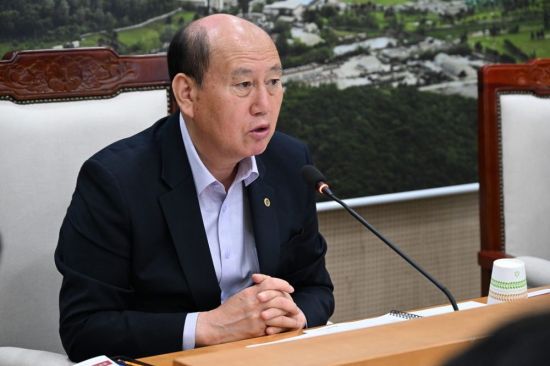 박형덕 동두천시장이 국도비 확보를 위해 부서장회의를 진행하고 있다. 동두천시 제공
