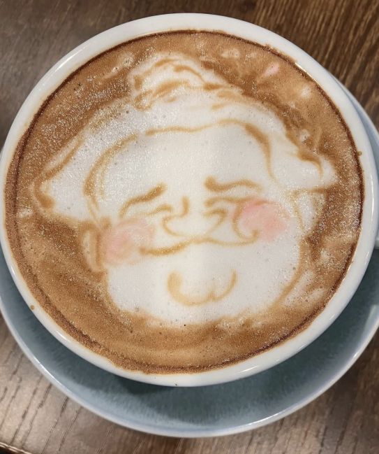 마음을 털어놓으러 온 손님이 가와나베씨에게 요청한 라테아트. 가와나베 다이키 인스타그램.