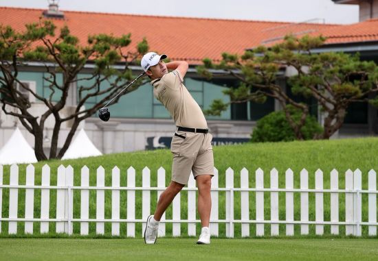 무더운 여름철에는 반바지 라운드를 추천한다. 사진제공=KPGA