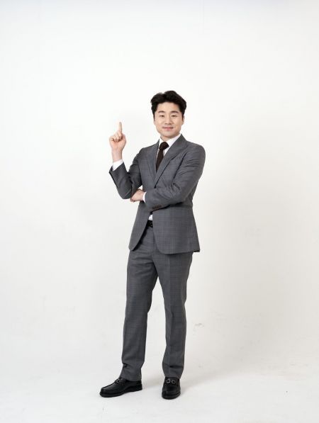 송경서 프로가 트로트 가수로 변신해 화제다. 사진제공=송경서