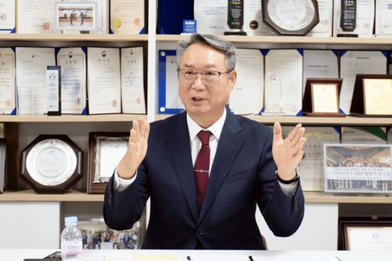 김경수 태일씨앤티 대표가 지난달 26일 한국경영혁신중소기업협회(메인비즈협회)가 주관한 기자간담회에서 발언하고 있다. 메인비즈협회