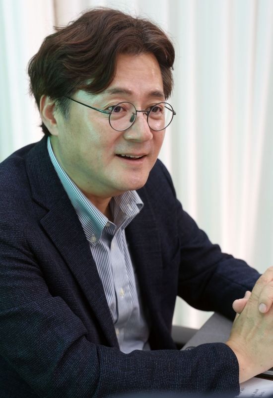 홍 전 의원은 내란특검과 관련해 국민의힘 의원들 상당수가 조사 대상에 오르고 몇 명은 기소될 수 있다고 전망했다. 허영한 기자