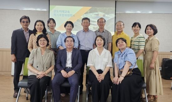 완도교육복지연구회는 광양시 중마장애인복지관을 찾아 시설을 견학하고 장애인 복지 서비스 운영 현황을 살펴봤다. 이준경 기자