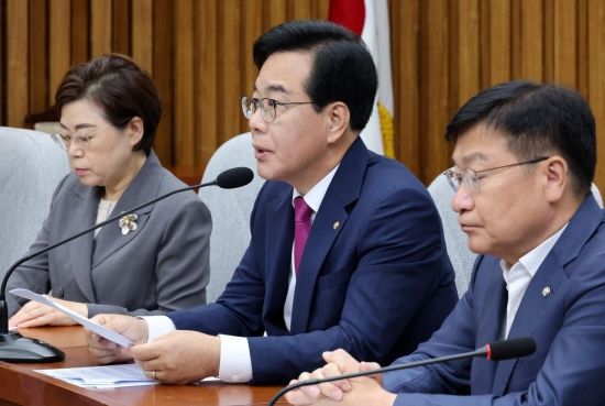 송언석 국민의힘 비상대책위원장 겸 원내대표가 11일 국회에서 열린 원내대책회의에서 발언하고 있다. 2025.7.11 김현민 기자