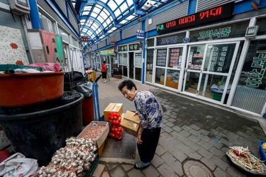 2025년 6월 30일 폐광한 강원도 삼척시 대한석탄공사 도계광업소 인근 도계전두시장이 지난 7일 한산한 모습을 보이고 있다. 강진형 기자
