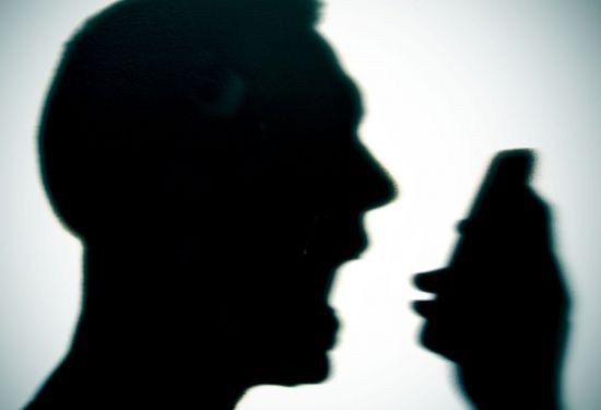 한국폴리텍대학의 올해 상반기 징계 의결서에 따르면 피해 직원이 업무가 많다며 부서 이동을 요청하자 "속도를 내려면 밥을 먹지 말고 일을 해라. 일이 밀렸으면 토요일, 일요일 나와서 일하라"는 말을 들었다고 한다. 게티이미지