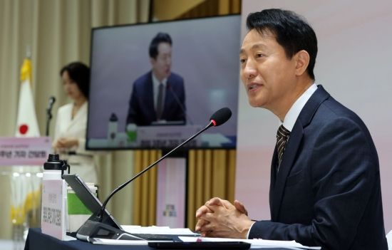 오세훈 서울시장이 7월16일 서울시청에서 취임 3주년 기자회견을 하고 있다.