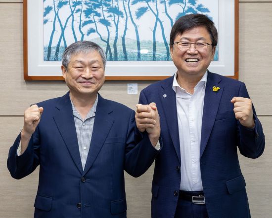시계 방향으로 박백범 전 교육부 차관, 최교진 세종시교육감. / SNS 갈무리