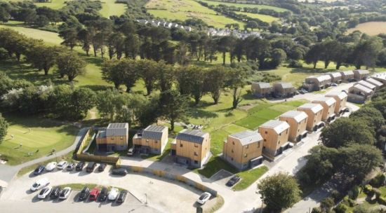 태양광 패널이 부착돼 있는 제로 빌 집 단지 모습. 옥토퍼스 에너지 홈페이지