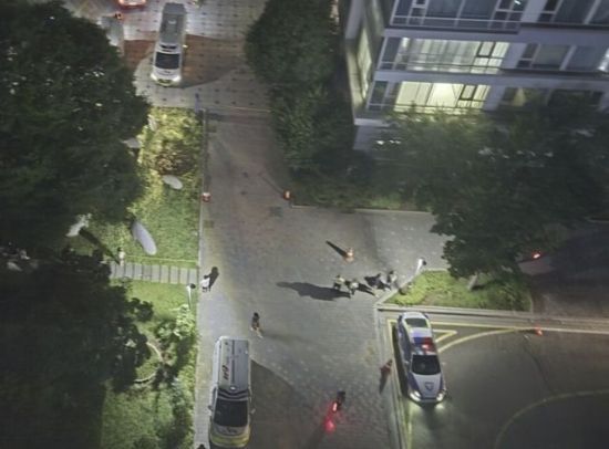 총기 사건 현장에 출동한 경찰과 소방 당국. 연합뉴스